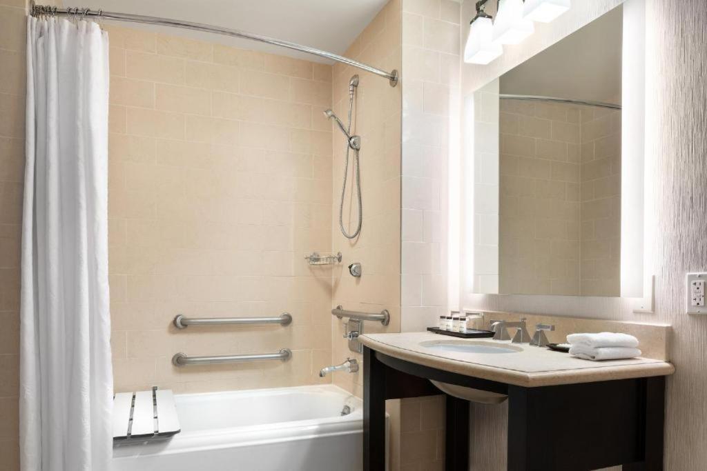 Sheraton Garden Grove-Anaheim South Екстер'єр фото